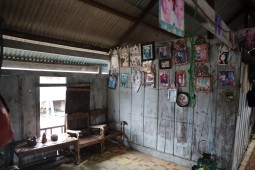 sulawesi teenggare주 wakatobi regency kaledupa섬 sampela마을 가옥 내 거실
