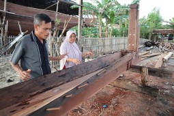 sulawesi selatan주 tanaberu마을 선박 용골 건조 공정