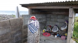 아이노시마 남동쪽에 있는 합장주인묘(合葬舟人墓)