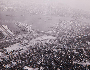 1970년대 부산항 전경(김영인, 국립해양박물관 소장)